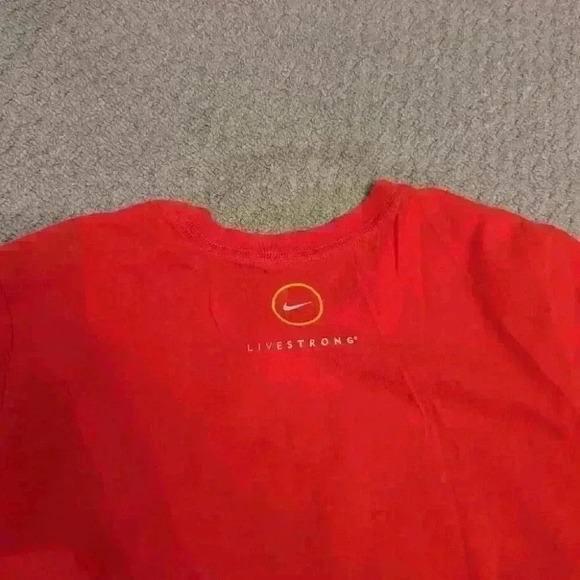 Women's Nike Livestrong T-Shirt - size XL in great condition - Picture 5 of 5